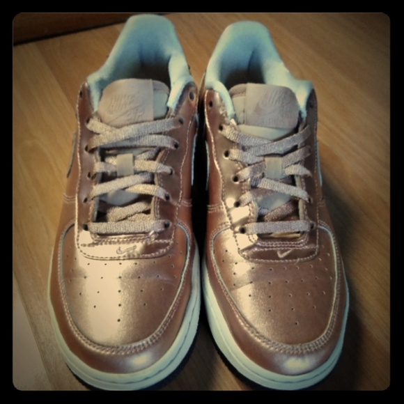 Nike Other - 💥Girls Metallic NIKE AIR FORCE 1